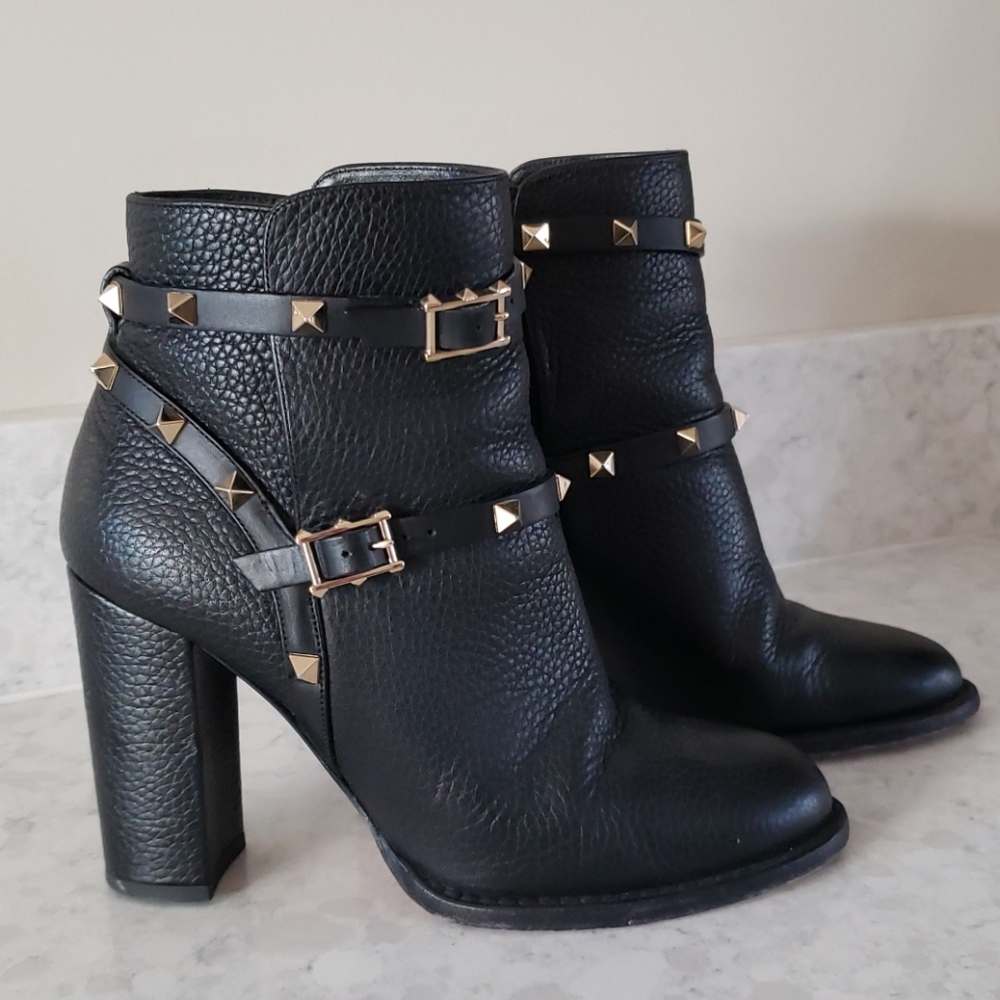 Valentino Garavani Black Rockstud Booties. 36 1/2